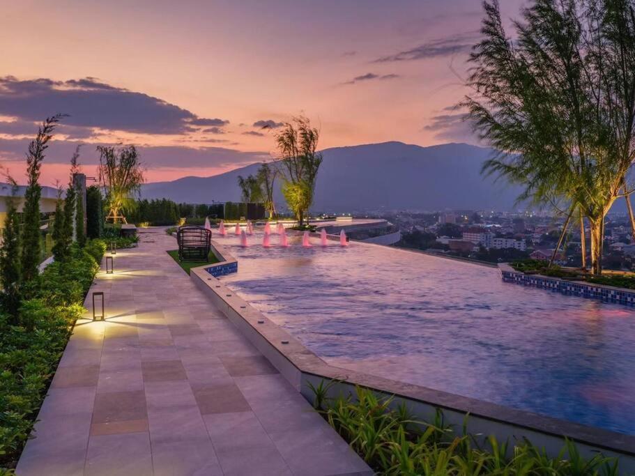 Modern Style Room With Sky Pool 古城边天际泳池公寓 Чиангмай Экстерьер фото