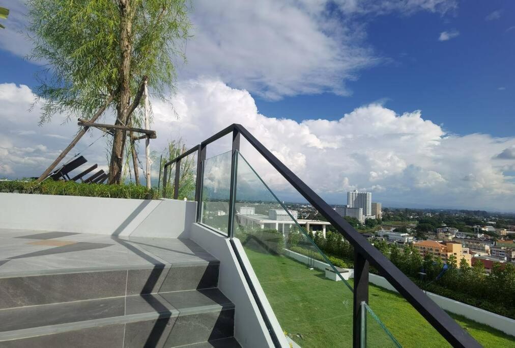 Modern Style Room With Sky Pool 古城边天际泳池公寓 Чиангмай Экстерьер фото